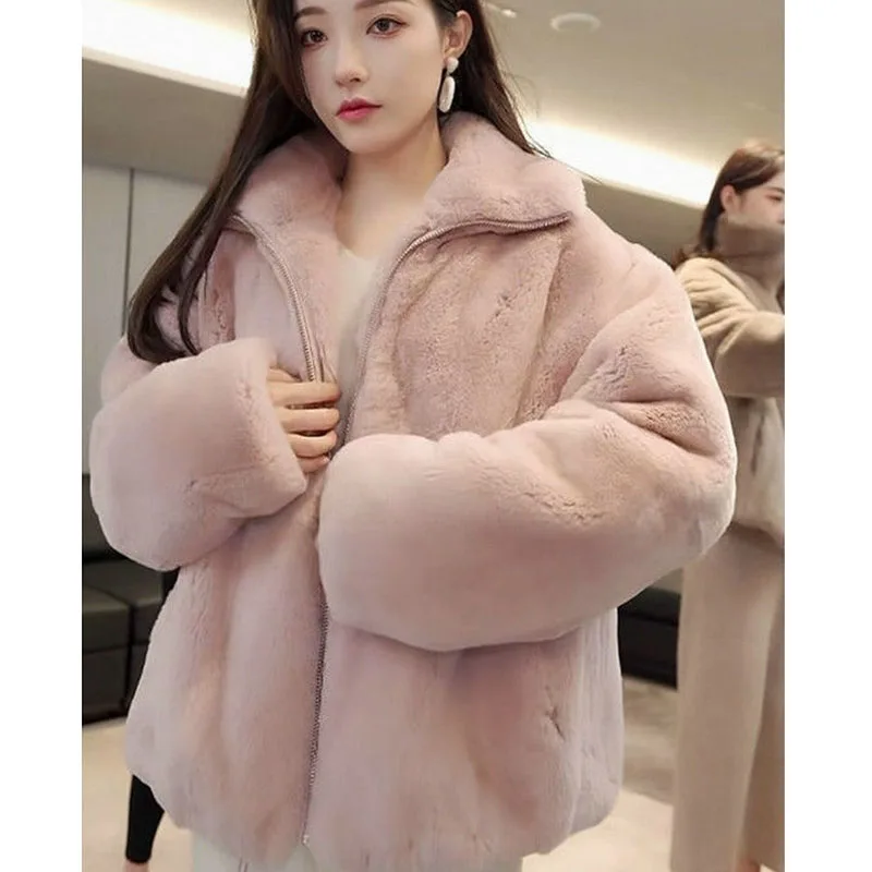 Parkas Women's Outdoors Coats Jackets 2022 Winter Faux Fur Rabbit Splicing Stand Collar Keep Warm Cardigan Casual Jacket Woman
Parkas Women's Outdoors Coats Jackets 2022 Winter Faux Fur Rabbit Splicing Stand Collar Keep Warm Cardigan Casual Jacket Woman