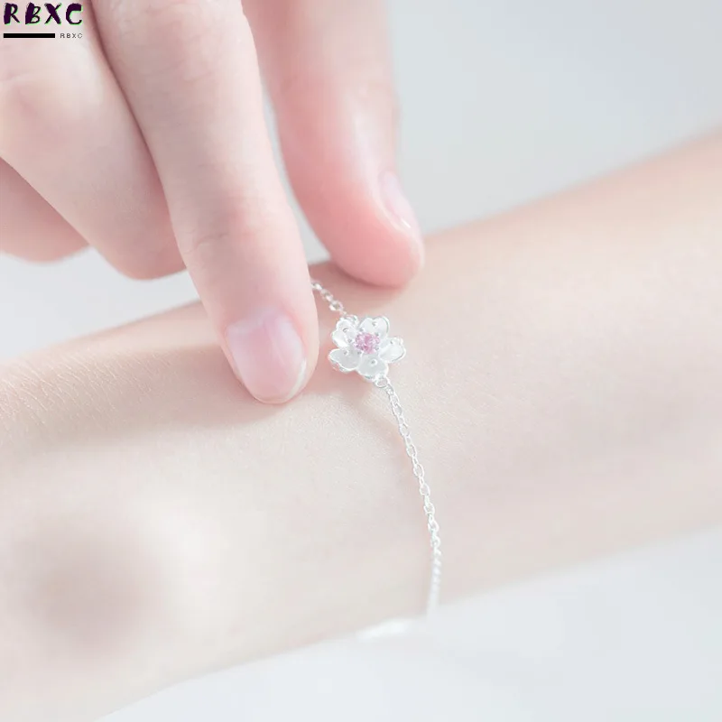 Japan South Korea simple and fresh S925 Sterling Silver Flower Bracelet female student girlfriends sweet Korean sterling silver
Japan South Korea simple and fresh S925 Sterling Silver Flower Bracelet female student girlfriends sweet Korean sterling silver