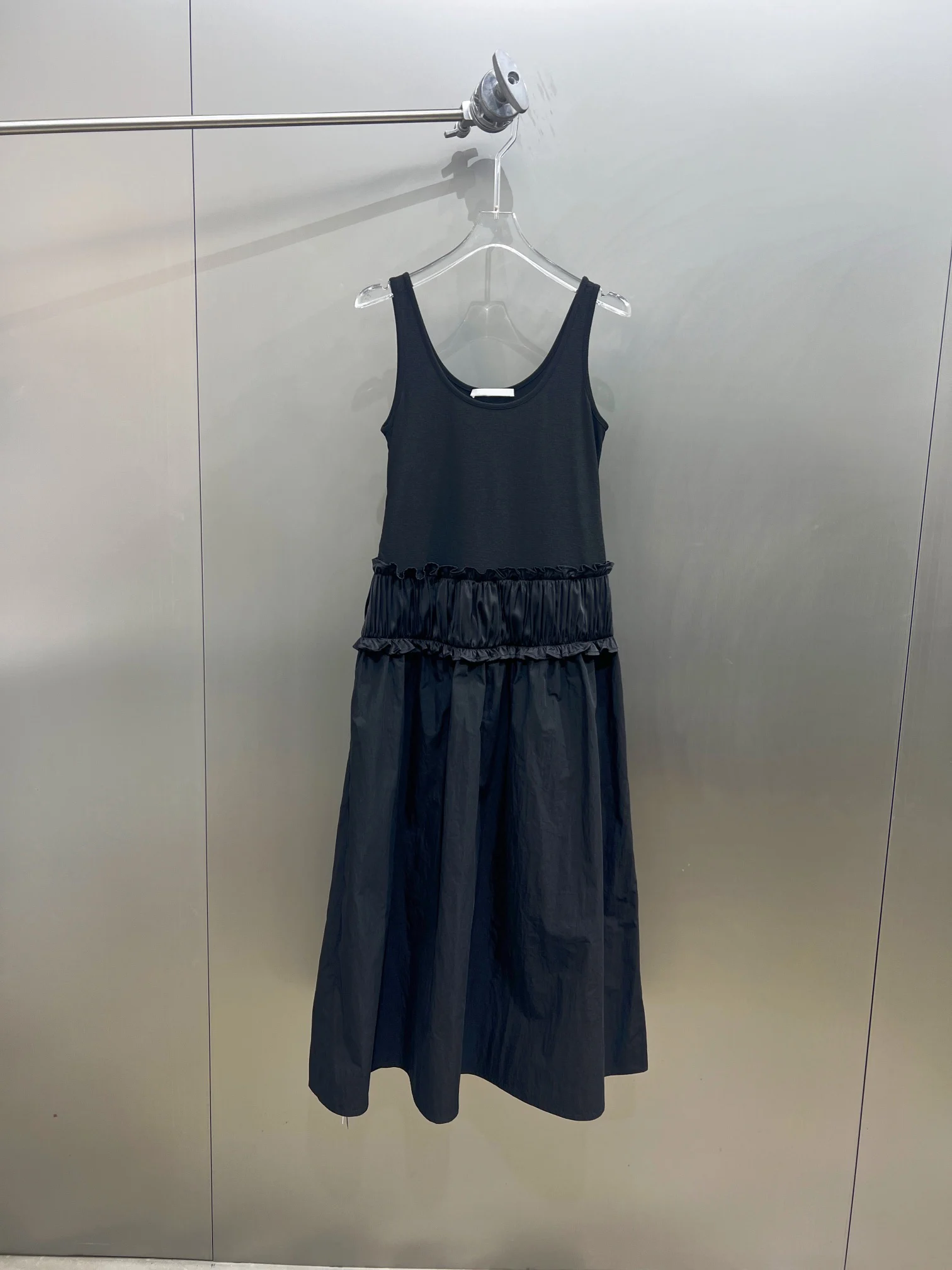 2023 summer and autumn new bead ground stitching lace vest dress725 
2023 summer and autumn new bead ground stitching lace vest dress725