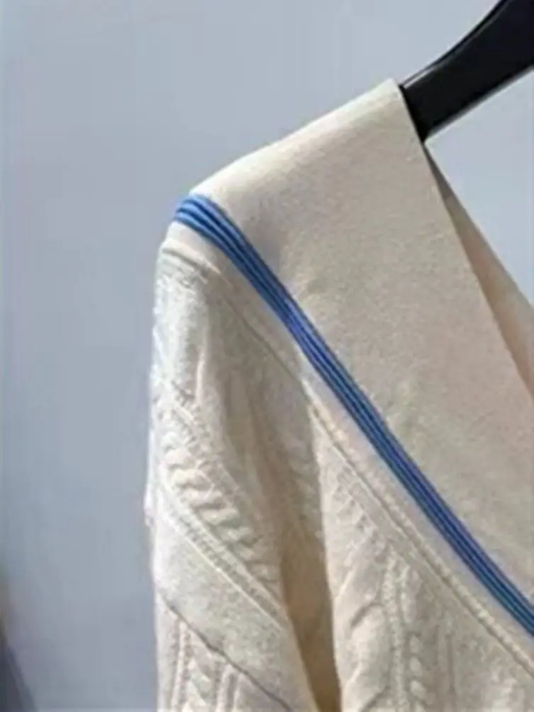 2022 Spring New Logo Embroidery Women V-Neck Loose Sweater Color Matching Female Preppy Style Long Sleeve Simple Jumper
2022 Spring New Logo Embroidery Women V-Neck Loose Sweater Color Matching Female Preppy Style Long Sleeve Simple Jumper