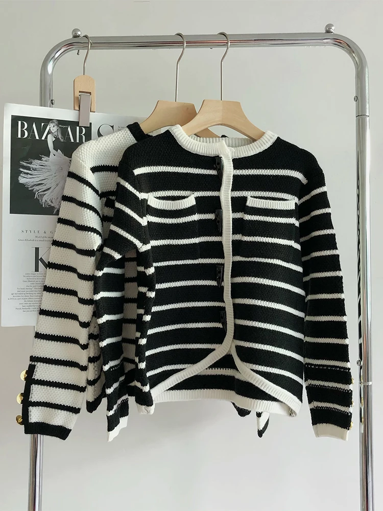 Женский Винтажный Классический трикотажный кардиган Harajuku в полоску с круглым вырезом и длинным рукавом
Женский Винтажный Классический трикотажный кардиган Harajuku в полоску с круглым вырезом и длинным рукавом
