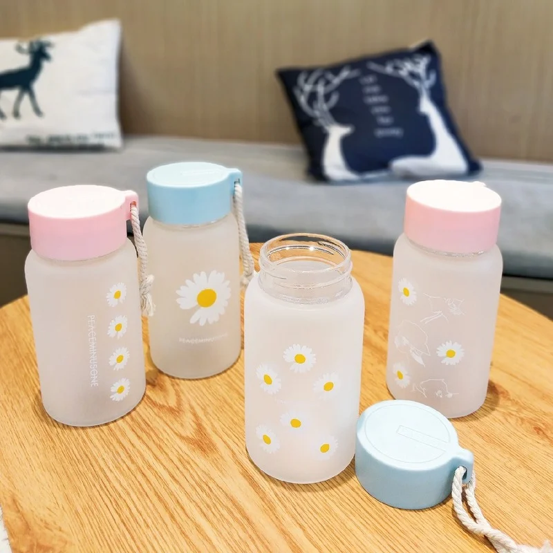 New Daisy Frosted High Borosilicate Glass Stylish Water Cup Bottle with Rope Heat Resistant Cute Water Bottle for Girls Kawaii
New Daisy Frosted High Borosilicate Glass Stylish Water Cup Bottle with Rope Heat Resistant Cute Water Bottle for Girls Kawaii