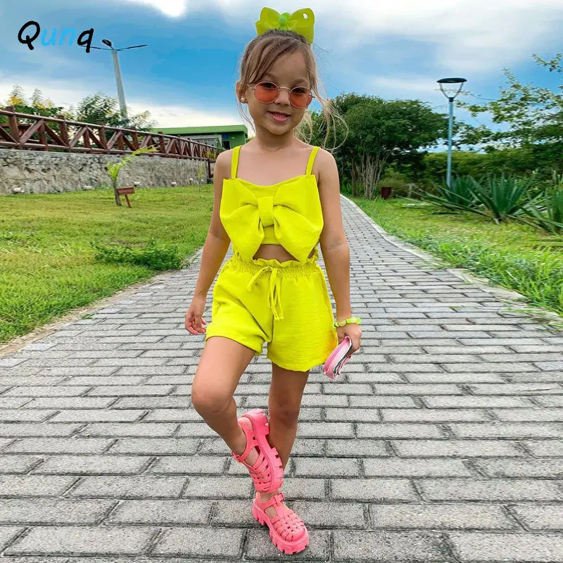 Qunq 2023 Summer New Lovely Girls Set Solid Bowknot Splicing Sleeveless Halter Crop Top + Shorts Casual Kids Clothes Age 3T-8T
Qunq 2023 Summer New Lovely Girls Set Solid Bowknot Splicing Sleeveless Halter Crop Top + Shorts Casual Kids Clothes Age 3T-8T