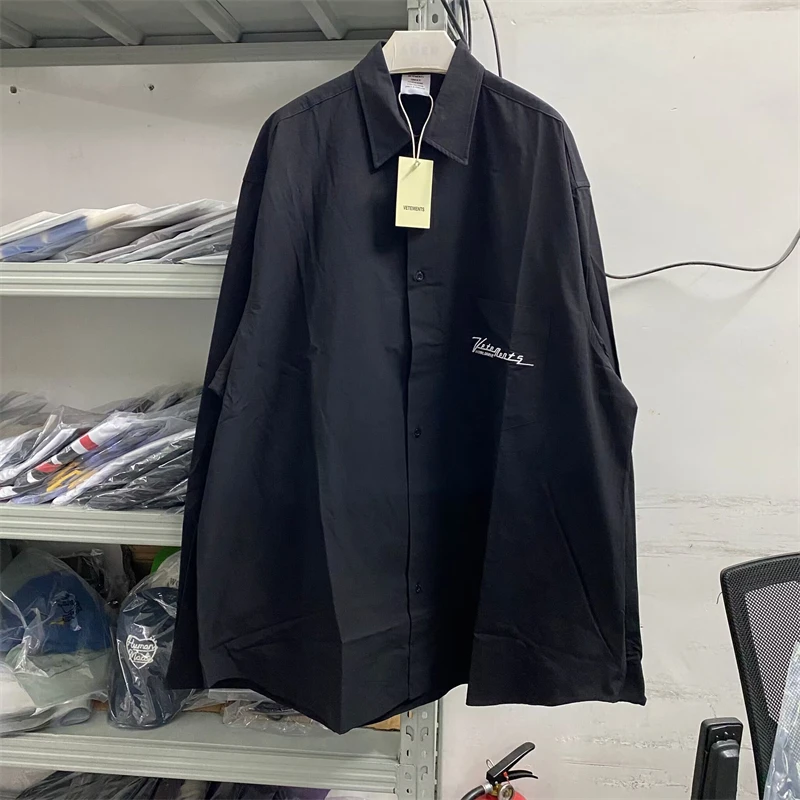 New Fasion Black Classic Embroidered Vetements Shirts Company Men Women Long Sleeve VTM Shirt Top Logo With Tags Techwear
New Fasion Black Classic Embroidered Vetements Shirts Company Men Women Long Sleeve VTM Shirt Top Logo With Tags Techwear