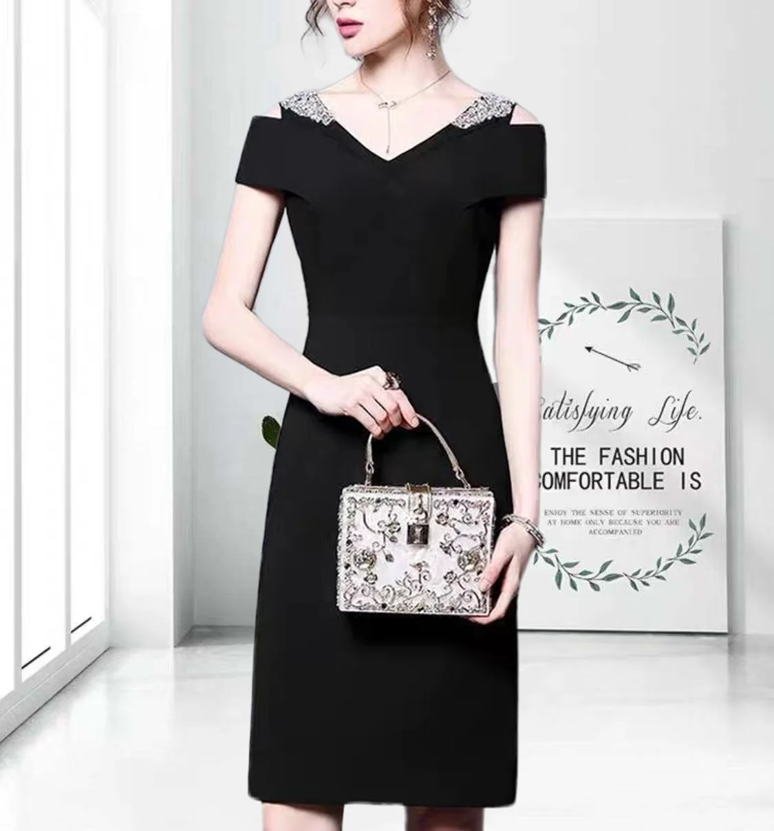 Summer 2022 new style nail diamond shoulder high waist woman summer gentle wind French small black dress good quality
Summer 2022 new style nail diamond shoulder high waist woman summer gentle wind French small black dress good quality