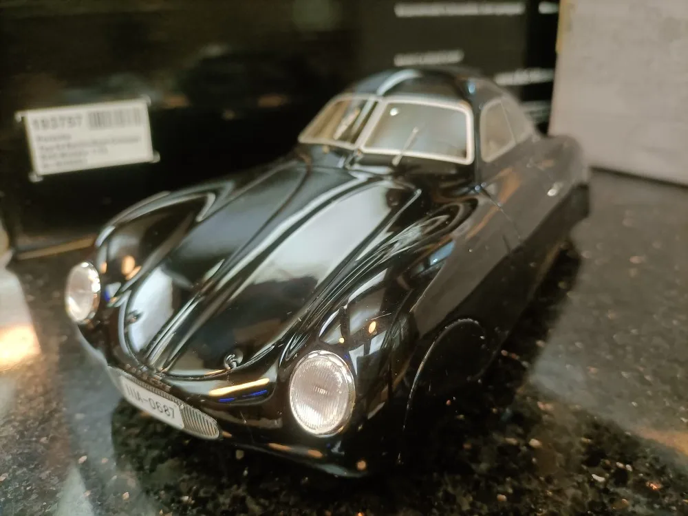 Bos 1:18 Type 64 Concept Berlin-Roma Concept Car Classic Car Limited Edition Resin Metal Static Car Model Toy Gift
Bos 1:18 Type 64 Concept Berlin-Roma Concept Car Classic Car Limited Edition Resin Metal Static Car Model Toy Gift