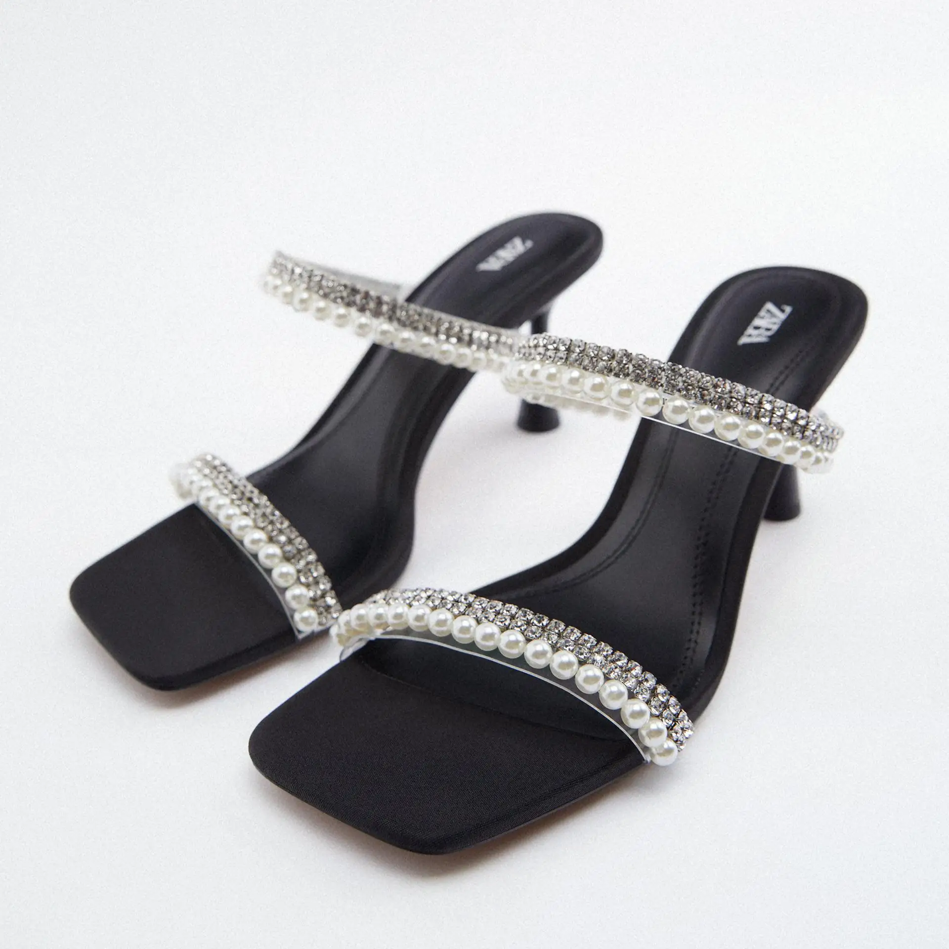 116877 New Women's Shoes Square Toe Open Toe Transparent PVC Rhinestone Pearl High-heeled Sandals Small Heels Large Black Heels
116877 New Women's Shoes Square Toe Open Toe Transparent PVC Rhinestone Pearl High-heeled Sandals Small Heels Large Black Heels