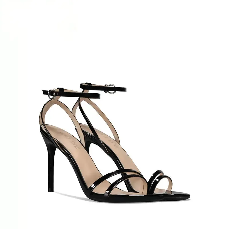 Summer New patent leather one word with open toe sexy sandals Slim high heels banquet dress Versatile large small women's shoes
Summer New patent leather one word with open toe sexy sandals Slim high heels banquet dress Versatile large small women's shoes