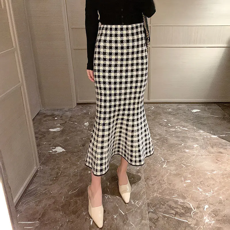2022 High Waist Knit Skirt One Step Fishtail Skirts Female Spring and Autumn Chessboard Plaid Sheath Skirt Women
2022 High Waist Knit Skirt One Step Fishtail Skirts Female Spring and Autumn Chessboard Plaid Sheath Skirt Women