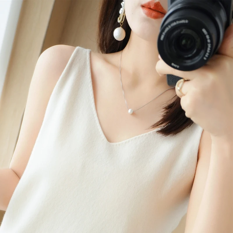 V-Neck Knitted Camisole Women's 2022 Summer New Temperament Wear-resistant Foreign Age-reducing Basecoat
V-Neck Knitted Camisole Women's 2022 Summer New Temperament Wear-resistant Foreign Age-reducing Basecoat