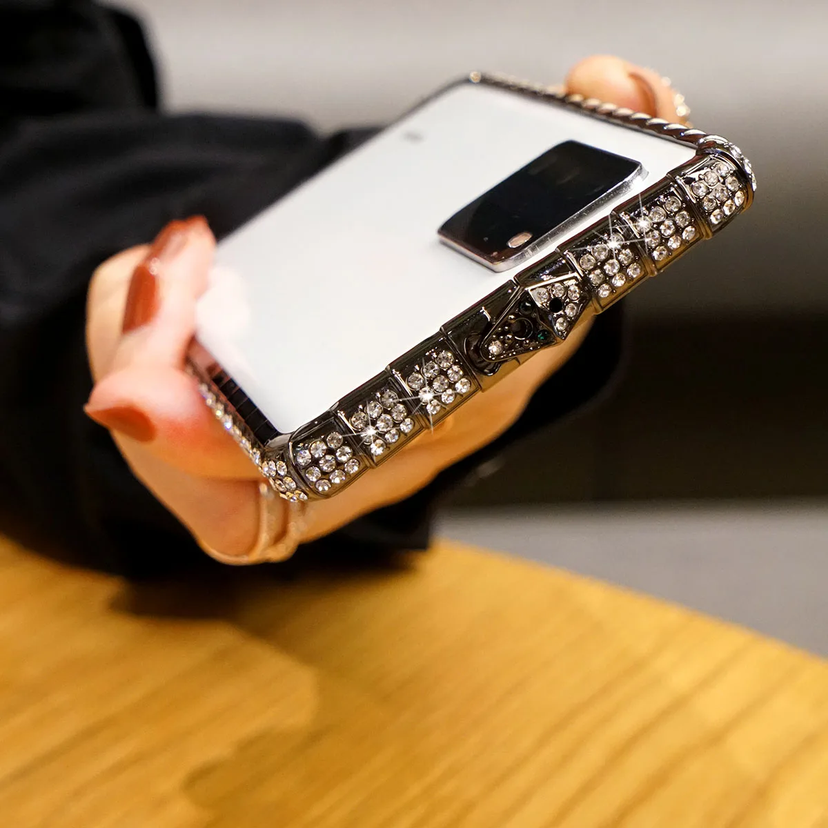 Fashion Snake Head Rhinestone Bumper For HUAWEI P40 P40PRO Huawei P40 Pro P40 Cover Case Diamond Metal Phone Border
Fashion Snake Head Rhinestone Bumper For HUAWEI P40 P40PRO Huawei P40 Pro P40 Cover Case Diamond Metal Phone Border