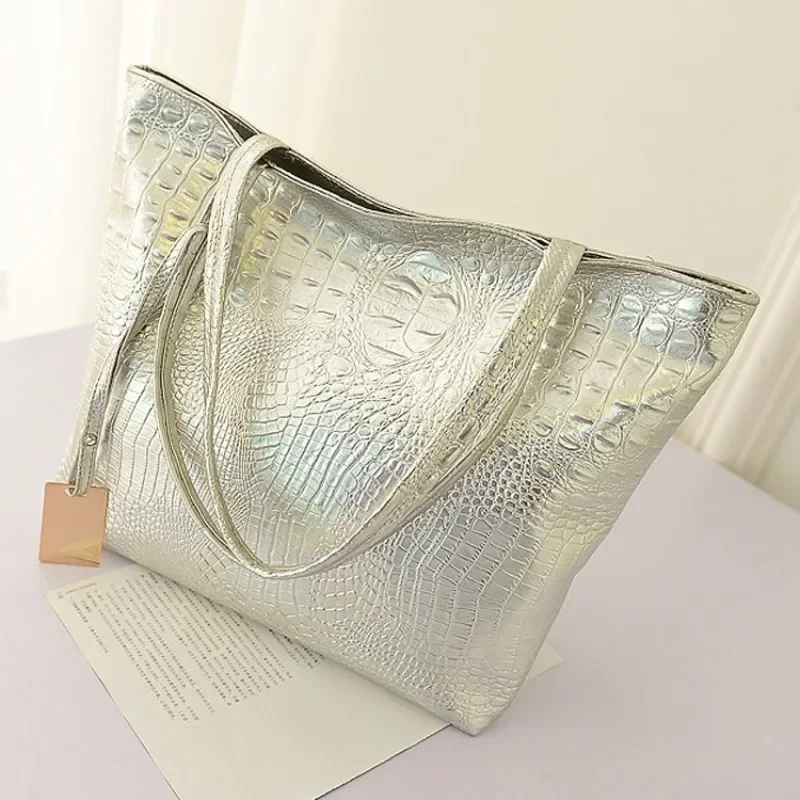 Large Capacity Single Shoulder PU Handbag Crocodile Print Women's Bag Fashion Europe and The United States Commuter Bag Tote Bag
Large Capacity Single Shoulder PU Handbag Crocodile Print Women's Bag Fashion Europe and The United States Commuter Bag Tote Bag