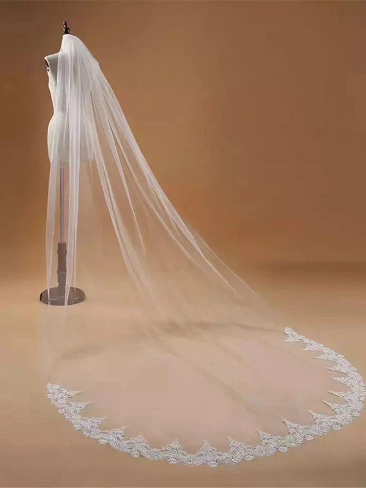 Фата свадебная Однослойная длинная, 3 м, с кружевной каймой 
Фата свадебная Однослойная длинная, 3 м, с кружевной каймой