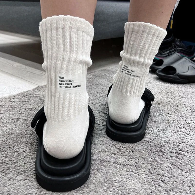 Japanese Letter Medium Tube Socks Men's Street Vintage Thickened Sports Socks Towel Bottom Couple Sock Knitted Sports Socks
Japanese Letter Medium Tube Socks Men's Street Vintage Thickened Sports Socks Towel Bottom Couple Sock Knitted Sports Socks