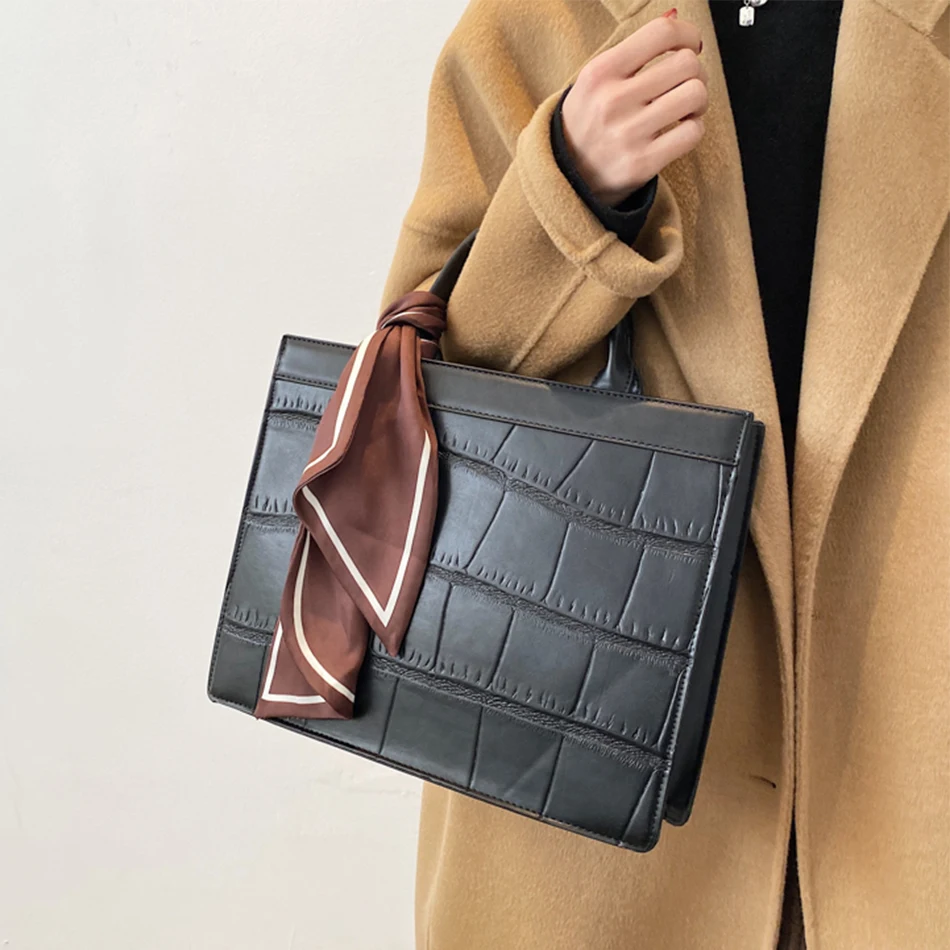 2021 Stone Pattern Ribbon Women's Handbag High Quality PU Leather Designer Tote Bag Luxury Large Capacity Shoulder Messenger Bag
2021 Stone Pattern Ribbon Women's Handbag High Quality PU Leather Designer Tote Bag Luxury Large Capacity Shoulder Messenger Bag