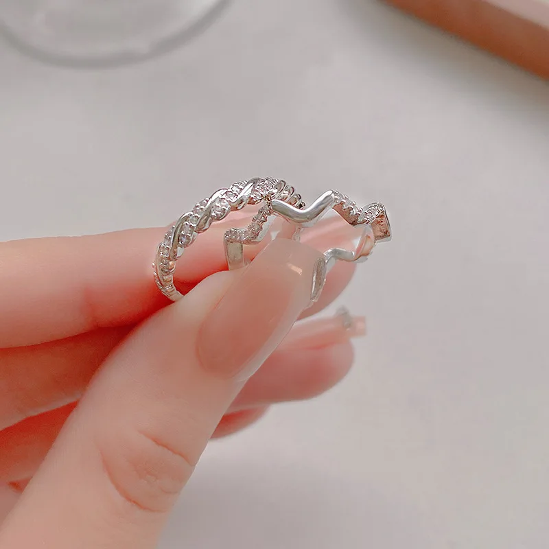 Luxury Wave Thin Circle Twist Set Ring Fashion Simple Zircon Diamond Middle Finger Open Ring Female 925 Aretes Jewelry for Women
Luxury Wave Thin Circle Twist Set Ring Fashion Simple Zircon Diamond Middle Finger Open Ring Female 925 Aretes Jewelry for Women