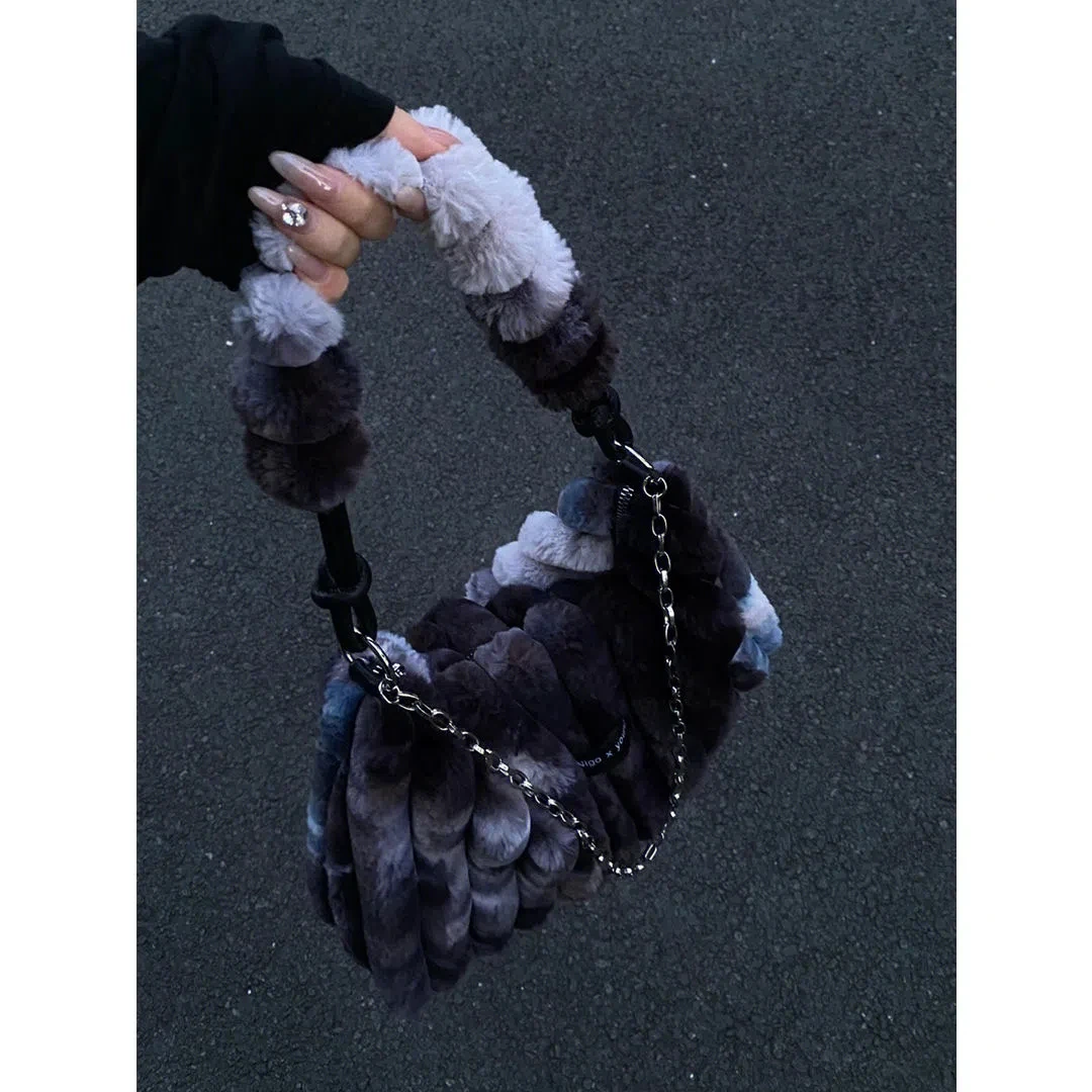 Fashion Tote Bag Chain Love Original Bag Women Tie Dyed Wool Bag Autumn and Winter 2022 New Bag High Capacity Plush Hand Bags
Fashion Tote Bag Chain Love Original Bag Women Tie Dyed Wool Bag Autumn and Winter 2022 New Bag High Capacity Plush Hand Bags