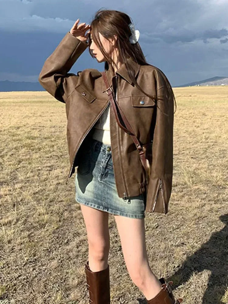 Vintage Streetwear Leather PU Jackets Women Streetwear Fashion Y2k Aesthetic Oversized Outwear Tops Casual Pocket Zipper Coat
Vintage Streetwear Leather PU Jackets Women Streetwear Fashion Y2k Aesthetic Oversized Outwear Tops Casual Pocket Zipper Coat