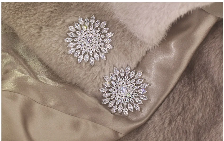 1PCS High-End Rhinestone Buttons Button All-Match Accessories Top Female Zircon Hand Sewing Decoration Mink Fur Brooch
1PCS High-End Rhinestone Buttons Button All-Match Accessories Top Female Zircon Hand Sewing Decoration Mink Fur Brooch