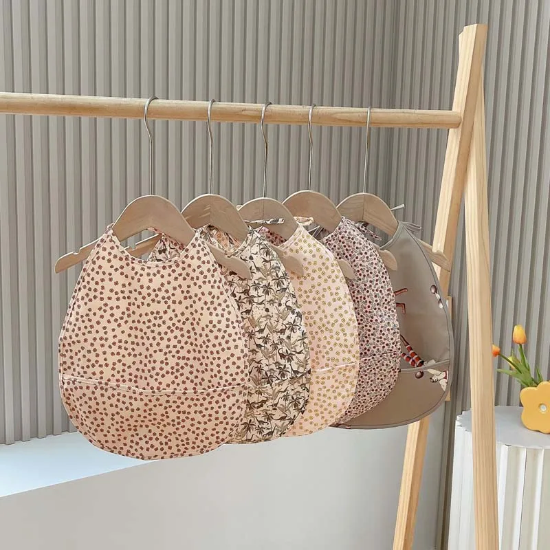 Детский водонепроницаемый слюнявчик из ПУ кожи, с милым принтом
Детский водонепроницаемый слюнявчик из ПУ кожи, с милым принтом