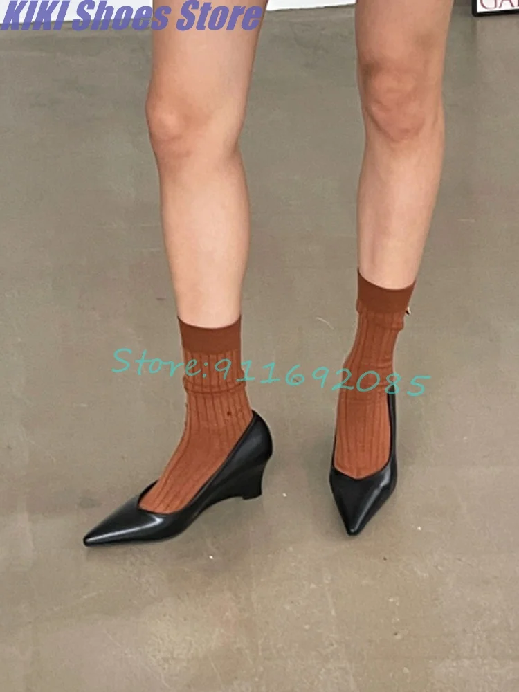 Модные туфли с острым носком и закрытым носком, Женские однотонные туфли на танкетке, универсальные туфли на высоком каблуке
Модные туфли с острым носком и закрытым носком, Женские однотонные туфли на танкетке, универсальные туфли на высоком каблуке