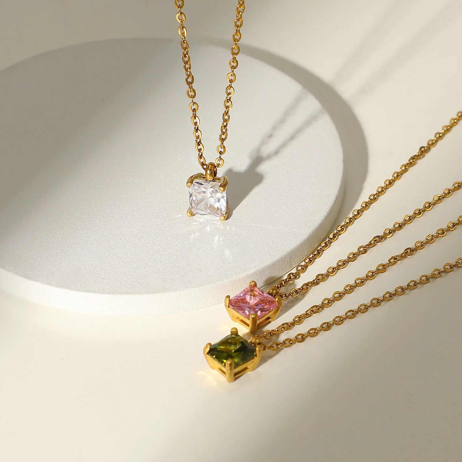 1 Piece 2022 Stainless Steel Necklace 18K Real Gold Plated Square Multicolor Cross Chain Women Temperament Jewelry Pendant 44cm
1 Piece 2022 Stainless Steel Necklace 18K Real Gold Plated Square Multicolor Cross Chain Women Temperament Jewelry Pendant 44cm