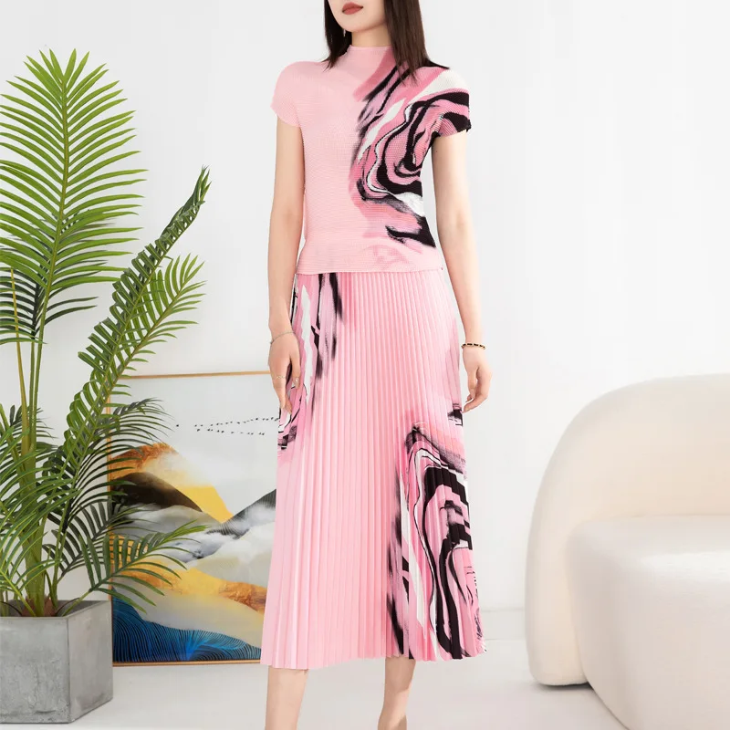 Miyake Printed Fashion Pleated Suit Women's Short-Sleeved Half Turtleneck Slim Fit Stretch Tops Mid-Length Skirt Two-Piece Suit
Miyake Printed Fashion Pleated Suit Women's Short-Sleeved Half Turtleneck Slim Fit Stretch Tops Mid-Length Skirt Two-Piece Suit