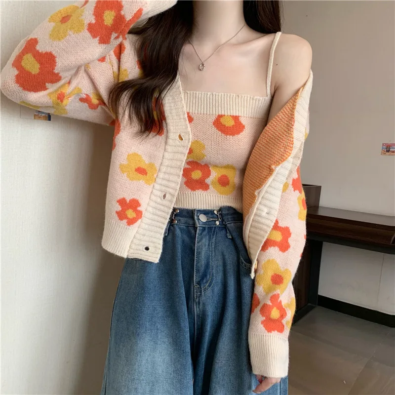 Korean Style 2 Piece Set Cardigan Women Sexy Autumn Candy Color Long Sleeve Ribbed Knitted Cropped Sweater and Matching Vest 
Korean Style 2 Piece Set Cardigan Women Sexy Autumn Candy Color Long Sleeve Ribbed Knitted Cropped Sweater and Matching Vest