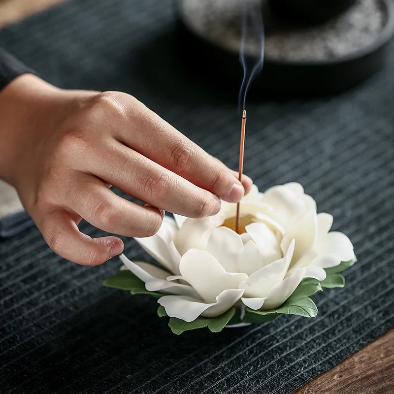 Handmade peony flower ceramic thread incense rack incense plate incense burner Chinese tea ceremony Zen ornaments
Handmade peony flower ceramic thread incense rack incense plate incense burner Chinese tea ceremony Zen ornaments
