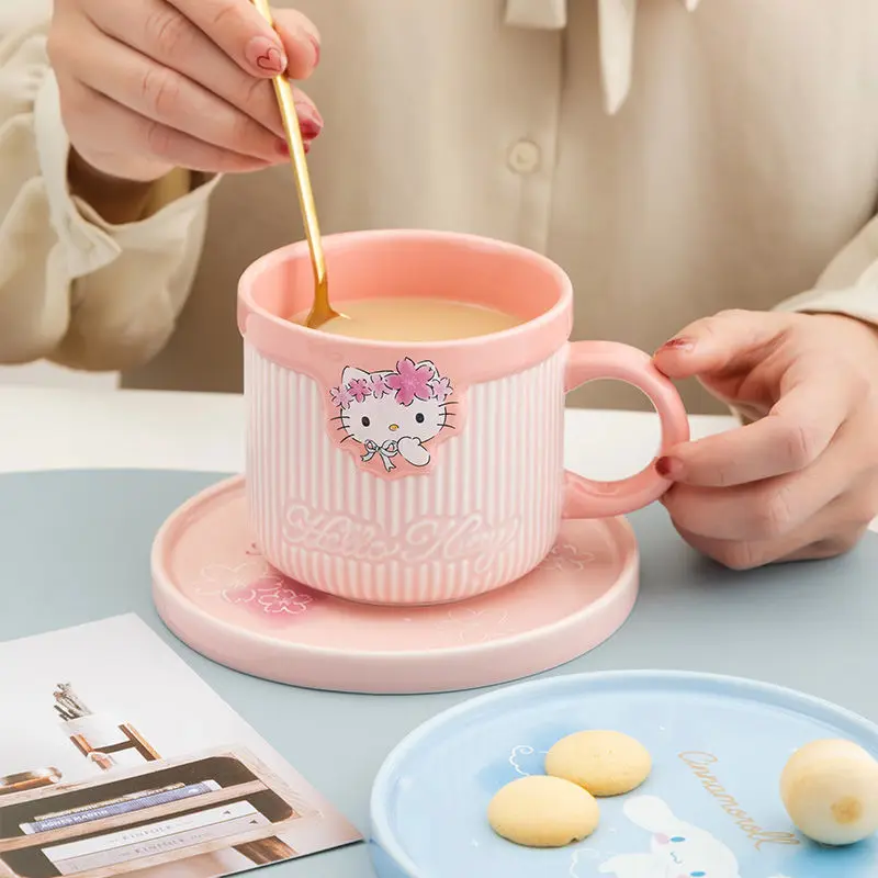Kawaii Sanriod аниме хобби Cinnamoroll Kitty Home Girl чашка в форме сердца кофе чашка блюдце набор с Блюдце Ложка подарок на день Святого Валентина
Kawaii Sanriod аниме хобби Cinnamoroll Kitty Home Girl чашка в форме сердца кофе чашка блюдце набор с Блюдце Ложка подарок на день Святого Валентина
