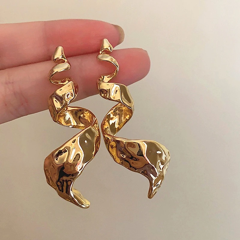 European and American New Vintage Metal Earrings Geometric Twisted Earrings for Women Daily Trendy Jewelry Gifts
European and American New Vintage Metal Earrings Geometric Twisted Earrings for Women Daily Trendy Jewelry Gifts