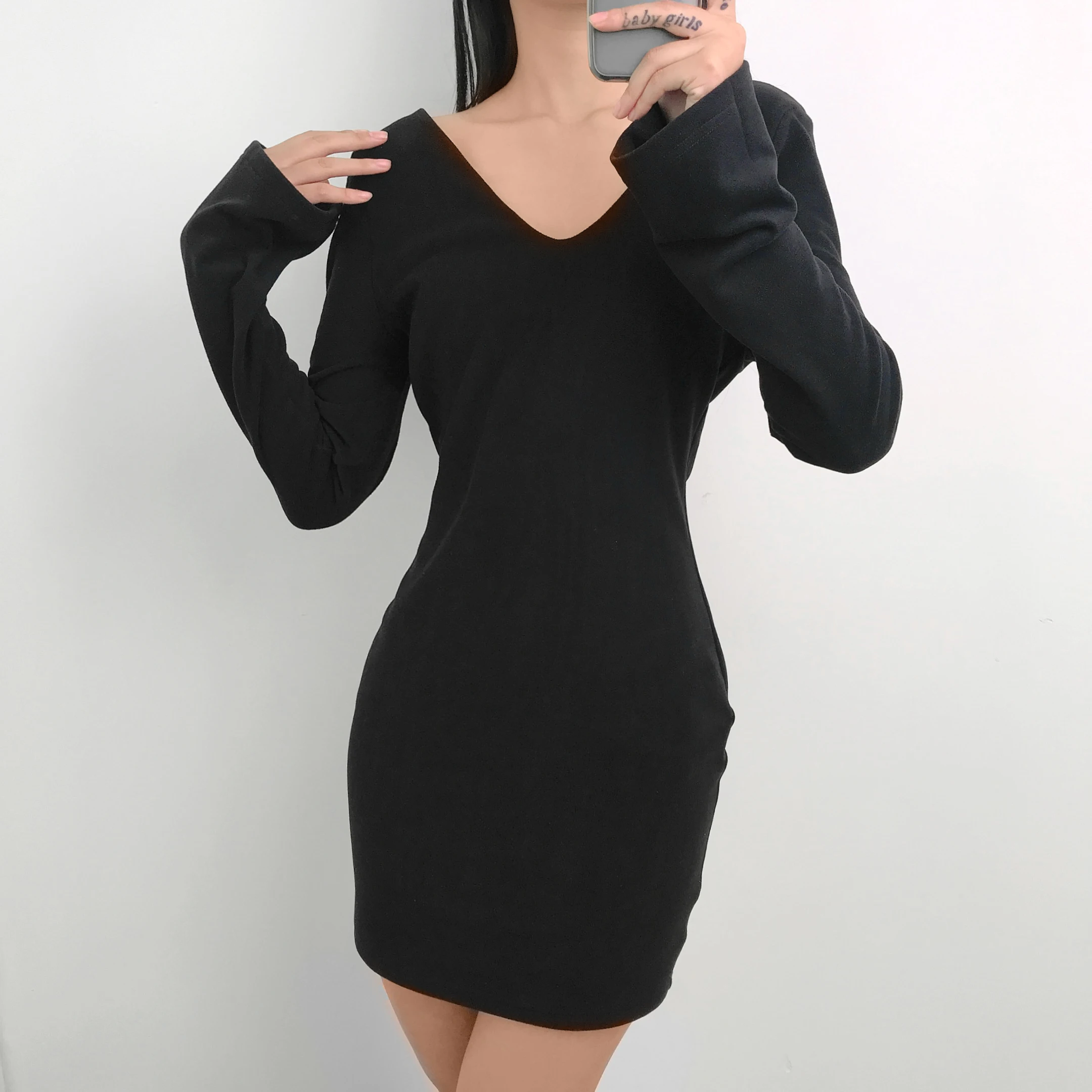 2021 New Deep V-neck Sexy Mini Dress Women Skinny Long Flare Sleeve Above Knee Dresses Streetwear Solid Pure Basic Dress Party
2021 New Deep V-neck Sexy Mini Dress Women Skinny Long Flare Sleeve Above Knee Dresses Streetwear Solid Pure Basic Dress Party