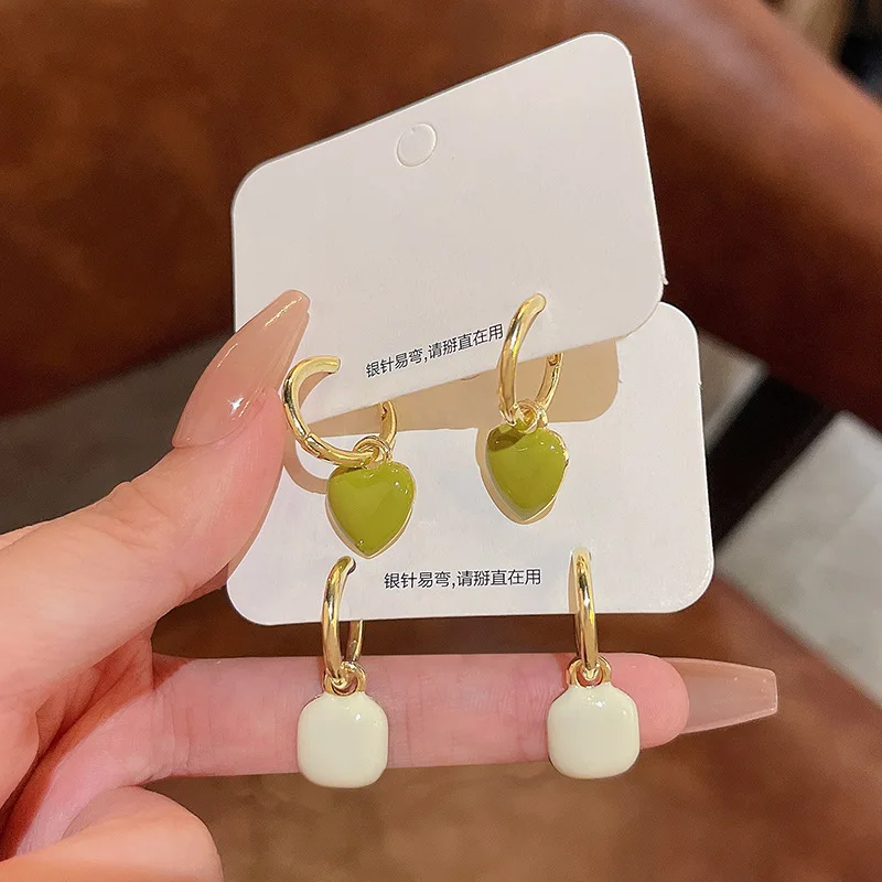 S925 Silver Needle South Korea's New Super Fairy Temperament Drop Glaze Love Earrings Female Ear Buckle Personality Versatile
S925 Silver Needle South Korea's New Super Fairy Temperament Drop Glaze Love Earrings Female Ear Buckle Personality Versatile