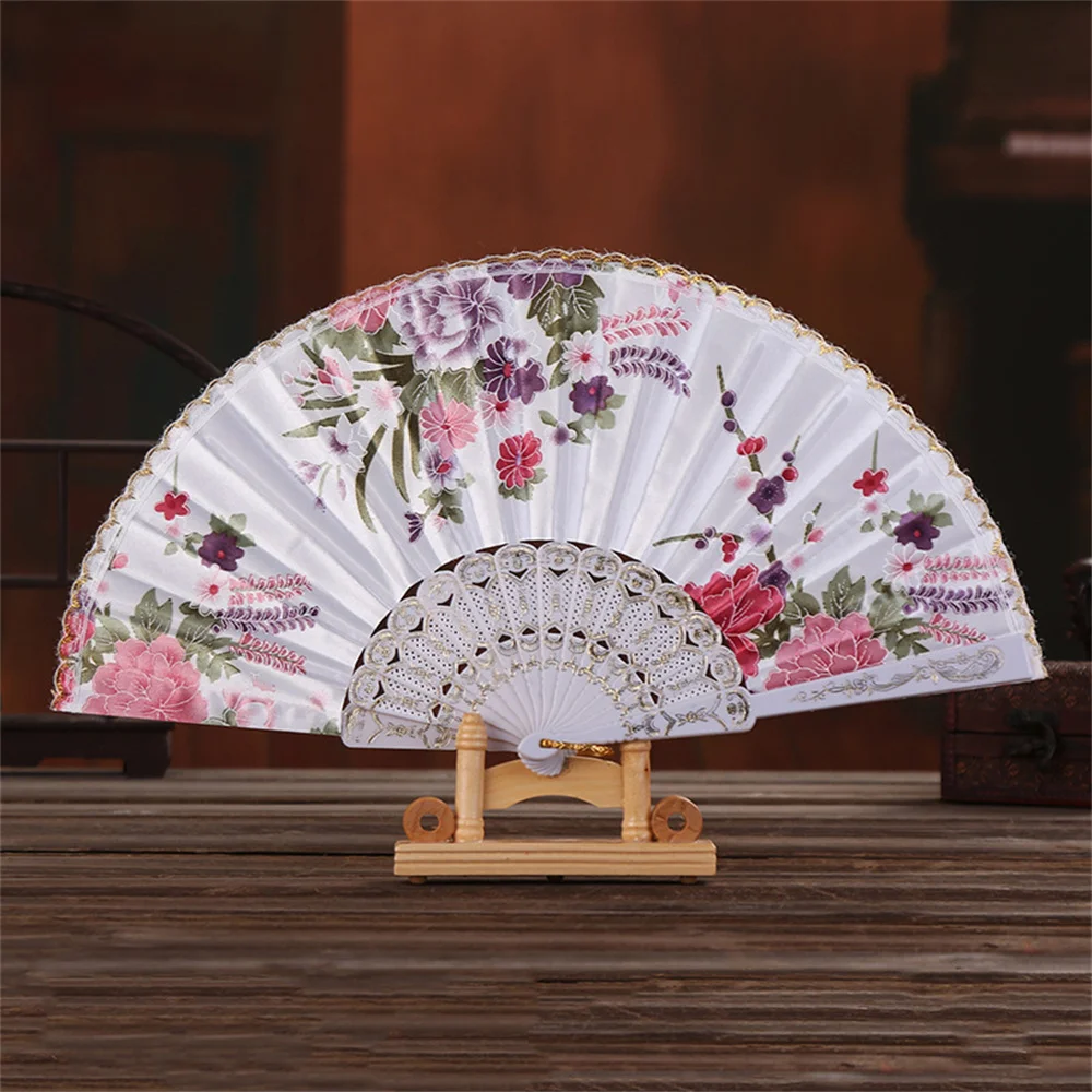 Chinese Style Hand Held Fanlace Silk Folding Hand Held Flower Fan Summer Wedding Fan Party Supplies Dance Fan Elegant Gift Fan
Chinese Style Hand Held Fanlace Silk Folding Hand Held Flower Fan Summer Wedding Fan Party Supplies Dance Fan Elegant Gift Fan