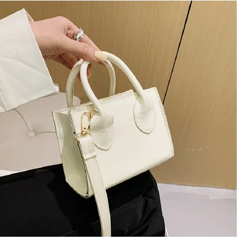 Retro Square Bag Crossbody Shoulder Handbag Trendy Mini Bag for Women Luxury Designer Handbag Female Solid Flap Tote Messenger
Retro Square Bag Crossbody Shoulder Handbag Trendy Mini Bag for Women Luxury Designer Handbag Female Solid Flap Tote Messenger