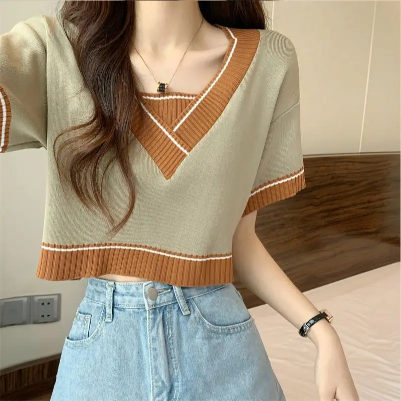 Sweet Spice College Style V-Neck Short-Sleeved Sweater T-Shirt Female Summer Thin Section Fake Two Pieces Short Tops Fashion
Sweet Spice College Style V-Neck Short-Sleeved Sweater T-Shirt Female Summer Thin Section Fake Two Pieces Short Tops Fashion