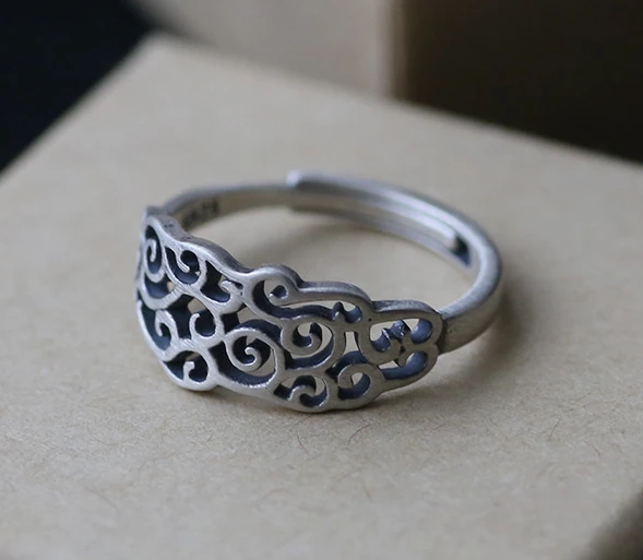 S925 Silver Retro Chinese Style Xiangyun Wide Hollow Adjustable Men's and Women's Ring Carved Clouds
S925 Silver Retro Chinese Style Xiangyun Wide Hollow Adjustable Men's and Women's Ring Carved Clouds