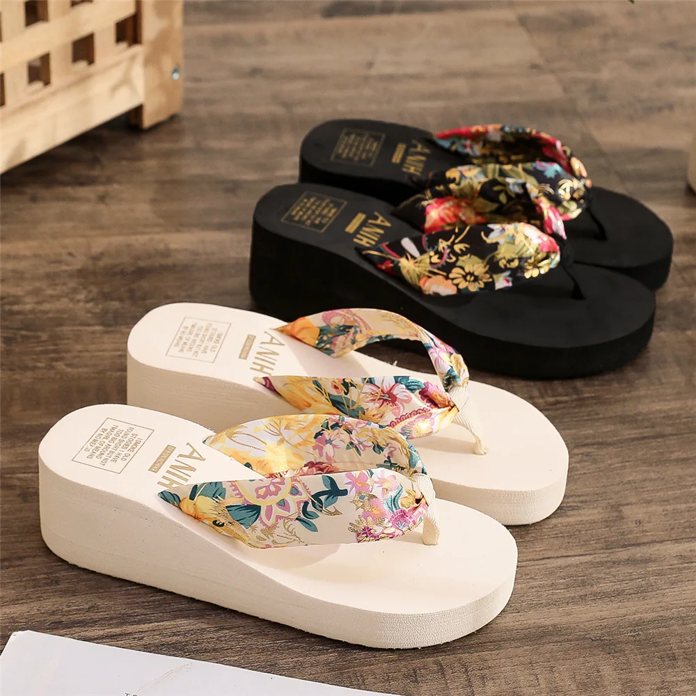 Summer New Fashion Metal Button Slides Shoes Wedge Beach Sandals Women Outside Platform Leisure Flip Flops 2022 Women's Slippers
Summer New Fashion Metal Button Slides Shoes Wedge Beach Sandals Women Outside Platform Leisure Flip Flops 2022 Women's Slippers