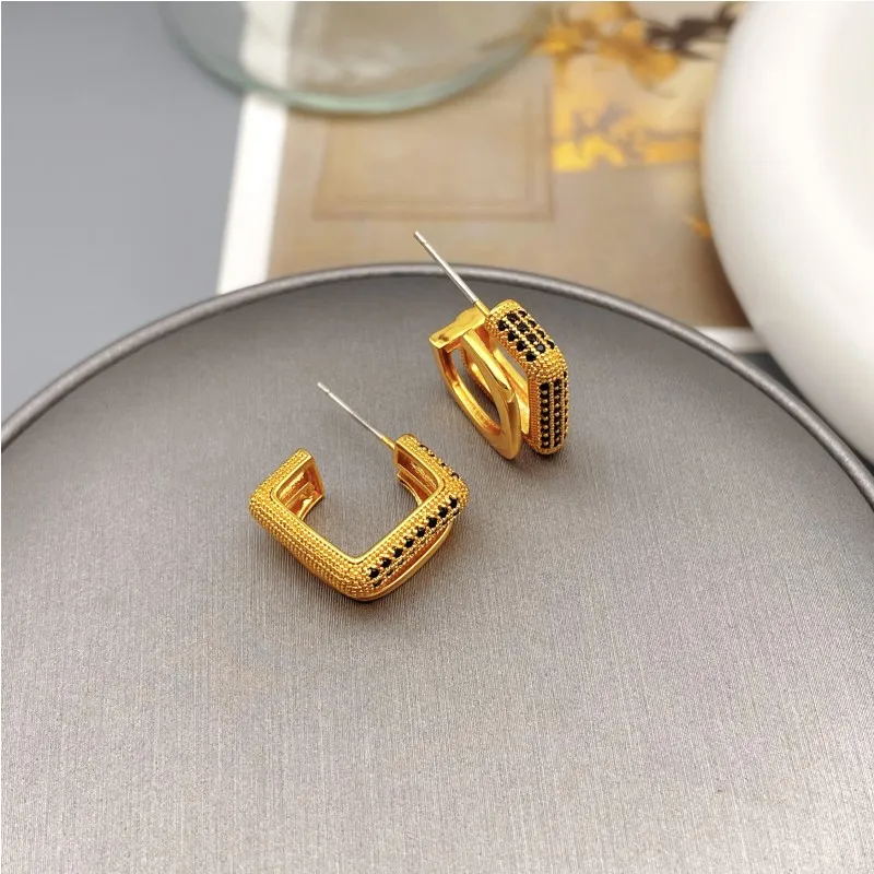 Korean Retro Luxury Inlaid Black Zircon 925 Silver Pin Studs Hollow Out For Women Plating 18k Gold Earrings Jewelry
Korean Retro Luxury Inlaid Black Zircon 925 Silver Pin Studs Hollow Out For Women Plating 18k Gold Earrings Jewelry