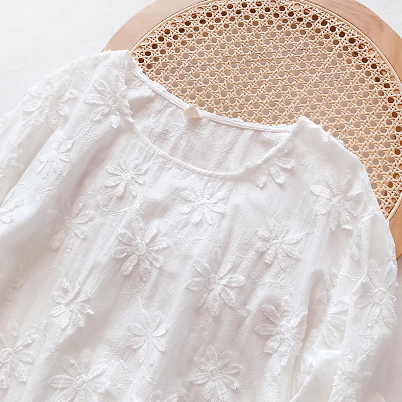 Summer Three-dimensional Embroidery Flower Sweet Blouse Women Solid White Loose Cotton Female Kawaii Tops Tees U082
Summer Three-dimensional Embroidery Flower Sweet Blouse Women Solid White Loose Cotton Female Kawaii Tops Tees U082