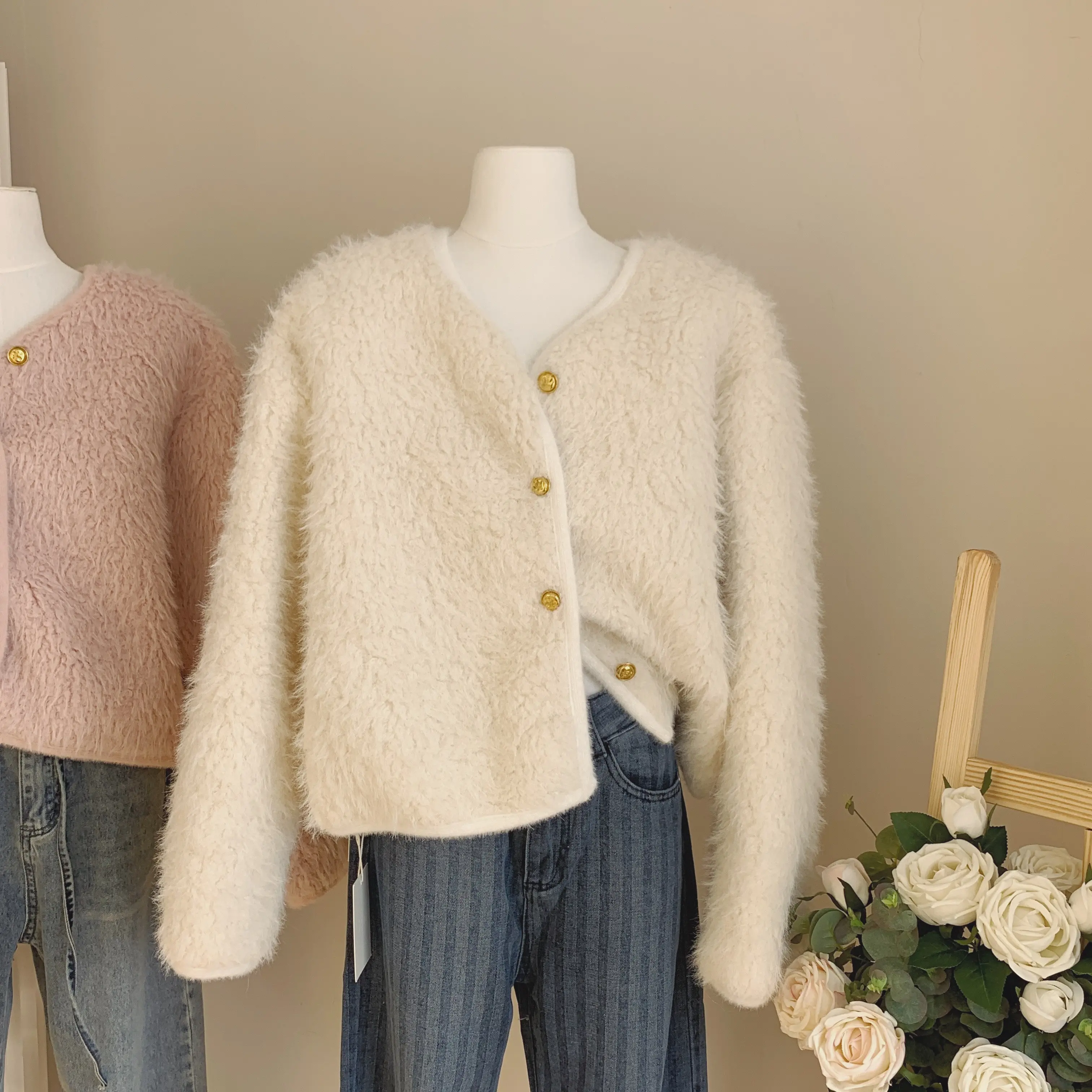 Fur Faux Long Sleeve Thick Warm Short Women's Metal Buttons Jacket Coat Vintage Lambswool Chic Female Elegant Tops Pink
Fur Faux Long Sleeve Thick Warm Short Women's Metal Buttons Jacket Coat Vintage Lambswool Chic Female Elegant Tops Pink