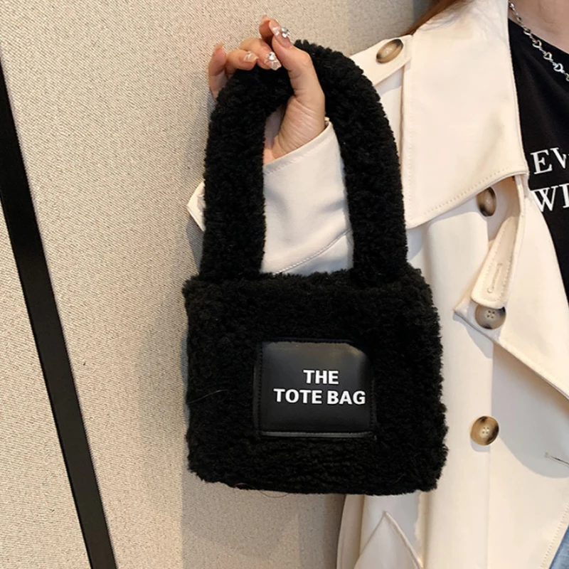 Маленькая дизайнерская сумка-тоут из искусственного меха, роскошные мягкие плюшевые женские сумки, пушистая миниатюрная сумка на одно плечо, роскошная зимняя теплая сумочка
Маленькая дизайнерская сумка-тоут из искусственного меха, роскошные мягкие плюшевые женские сумки, пушистая миниатюрная сумка на одно плечо, роскошная зимняя теплая сумочка