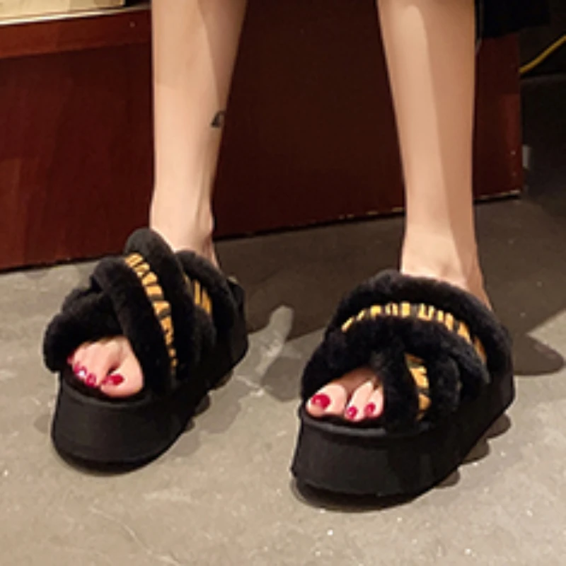 2023 Spring Summer Women's Shoes Retro Sandals Slip on Beach Women Slipper Outdoor Soft Footwear Solid Color Female Slippers
2023 Spring Summer Women's Shoes Retro Sandals Slip on Beach Women Slipper Outdoor Soft Footwear Solid Color Female Slippers