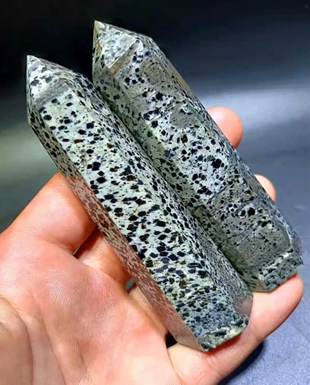 Natural quartz crystal energy Flower Leopard skin magic wand Reiki tablet fashion chakra living room ornament treatment 
Natural quartz crystal energy Flower Leopard skin magic wand Reiki tablet fashion chakra living room ornament treatment