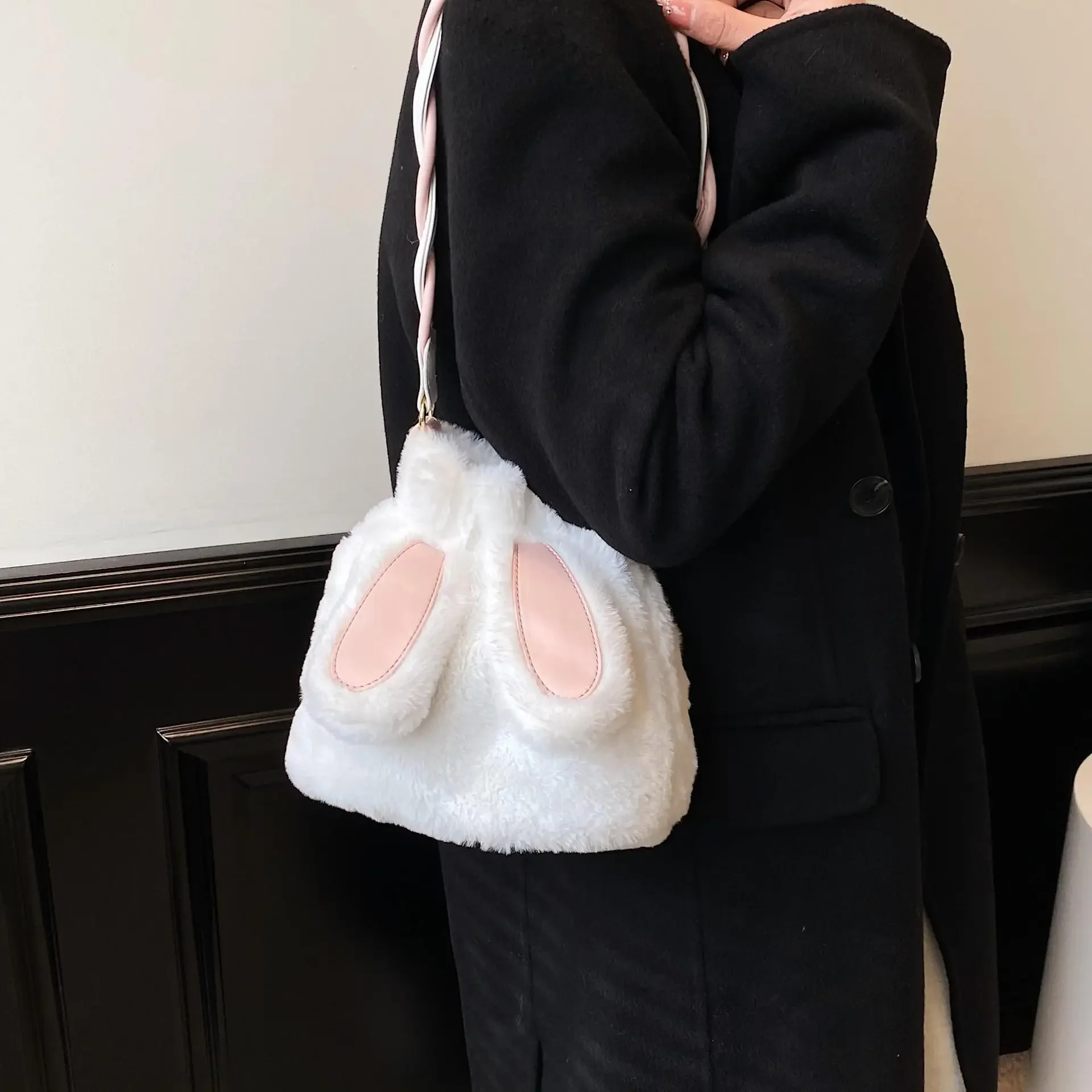 Diy Velvet Rabbit Bag Hand-woven Bag Rabbit Ear Material Bag Hand-wrapped One-shoulder Rabbit Holiday Gift Women Shoulder Bag
Diy Velvet Rabbit Bag Hand-woven Bag Rabbit Ear Material Bag Hand-wrapped One-shoulder Rabbit Holiday Gift Women Shoulder Bag