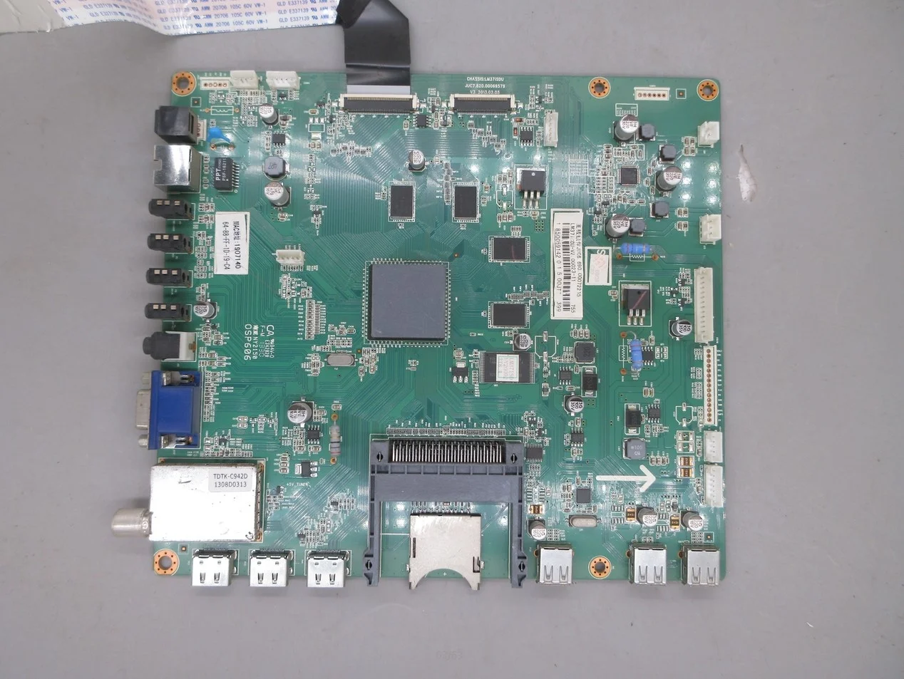 Разборка материнской платы Changhong Ud55b6000i Juc7 820.00069579 экран 
Разборка материнской платы Changhong Ud55b6000i Juc7 820.00069579 экран