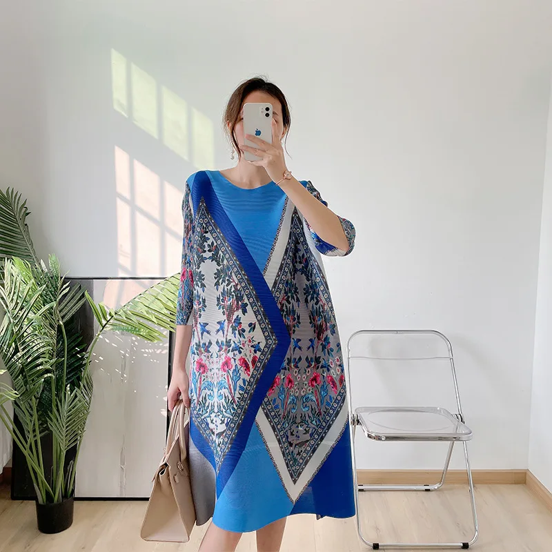 Africa Printing Pleated Dress For Women Color Block Loose Round Collar A-line Mid-calf Dresses 2022 Autumn Female Fashion kaftan
Africa Printing Pleated Dress For Women Color Block Loose Round Collar A-line Mid-calf Dresses 2022 Autumn Female Fashion kaftan