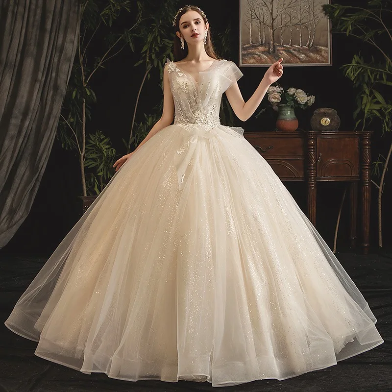 Light Champagne Wedding Dress Sleeveless Appliques Sequined Beaded Crystal Illusion Tulle Luxury Shiny Bridal Gown Elegant 2023
Light Champagne Wedding Dress Sleeveless Appliques Sequined Beaded Crystal Illusion Tulle Luxury Shiny Bridal Gown Elegant 2023