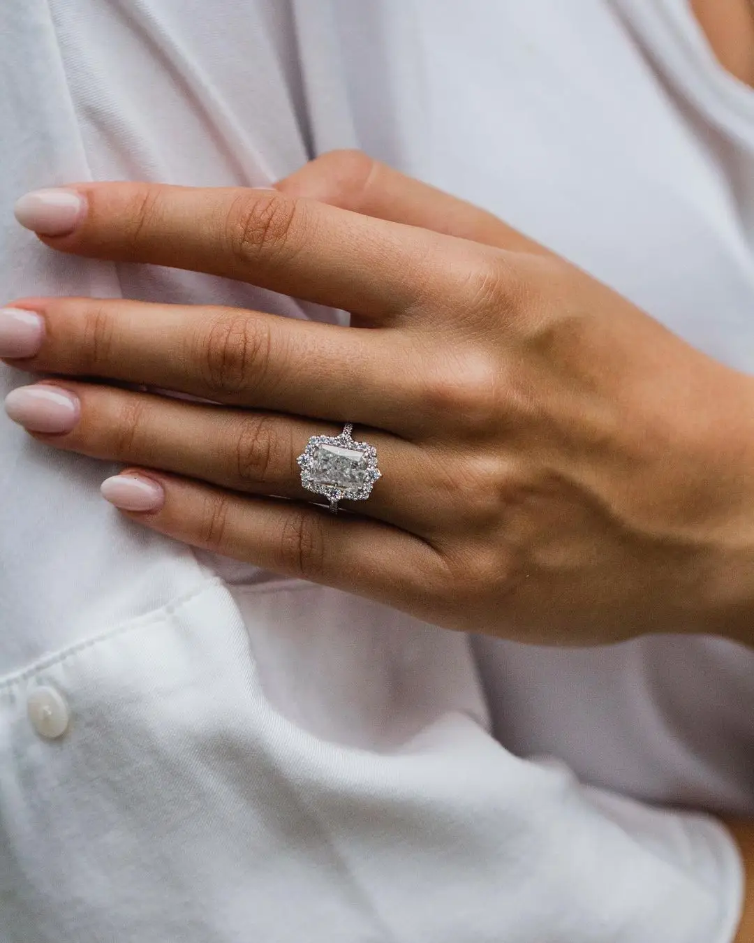 JOVOVASMILE Moissanite Ring 925 Silver 8*10 mm Radiant Cut 4 Carats Diamond Lab Grown Diamond Ring for Woman
JOVOVASMILE Moissanite Ring 925 Silver 8*10 mm Radiant Cut 4 Carats Diamond Lab Grown Diamond Ring for Woman