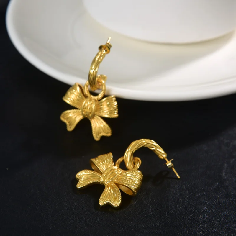 Женские серьги-гвоздики с бантом, в винтажном стиле, 4536
Женские серьги-гвоздики с бантом, в винтажном стиле, 4536